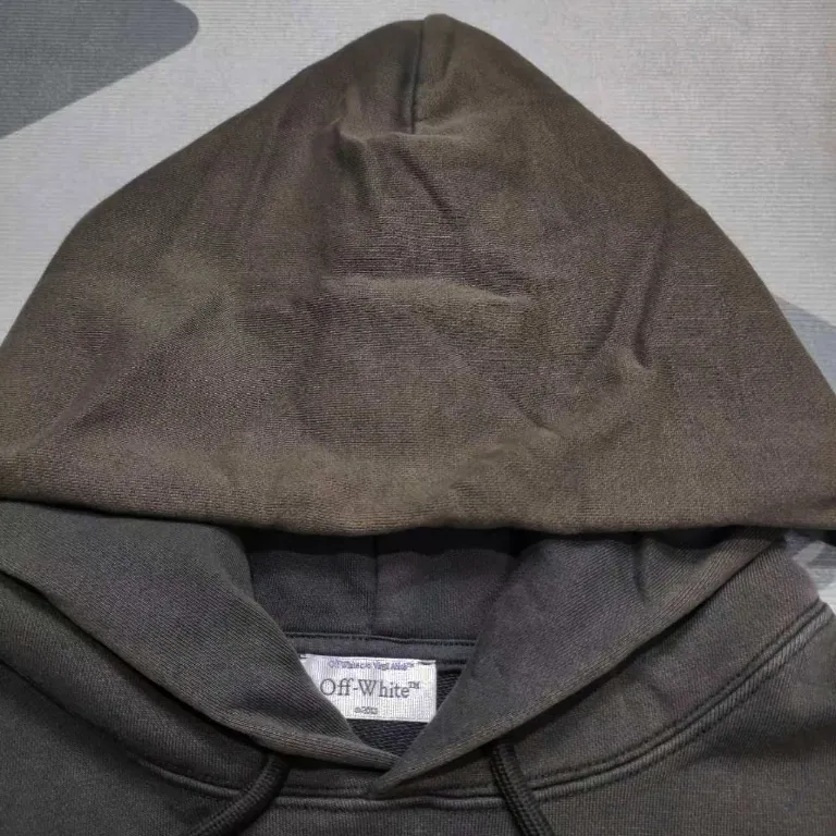 The top proven version OFF back religious WHITE hooded sweatshirt OW jacket hoodie oversize same style for male and female couples stars. As a street fashion art in the luxury ranks, off white has always attracted many fans with its classic logo and trendy creativity. Not only is it an understanding of fashion, off white also intuitively reflects ♻️ environmental awareness in many works, and treats the world gently.  The kangaroo pocket adopts a special machine crimping process with externally shaped wiring. The brim of the hat is designed with threads, which is the first thing to look at when appraising.   The fabric is made of 480g terry cotton fabric with full drape.  Color: Black Size: XS-L P:430